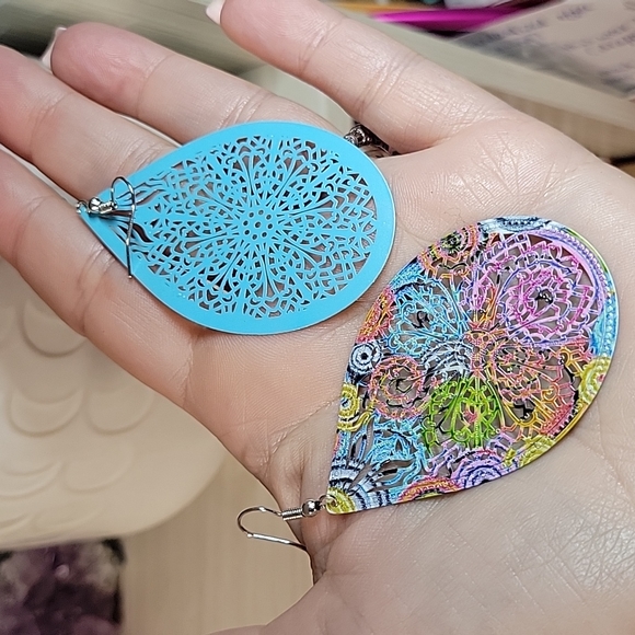 🔥LAST PAIR🔥 Impressionist Floral Drop Earrings - Picture 5 of 6